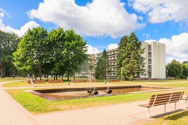 Fontanna na terenie Sanatorium "Egle". Mieście druskieniki — Zdjęcie stockowe