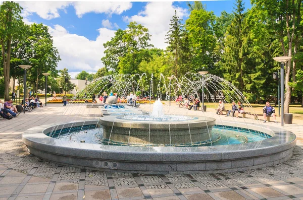 Fontaine musicale dans un parc à Druskininkai, Lituanie — Photo