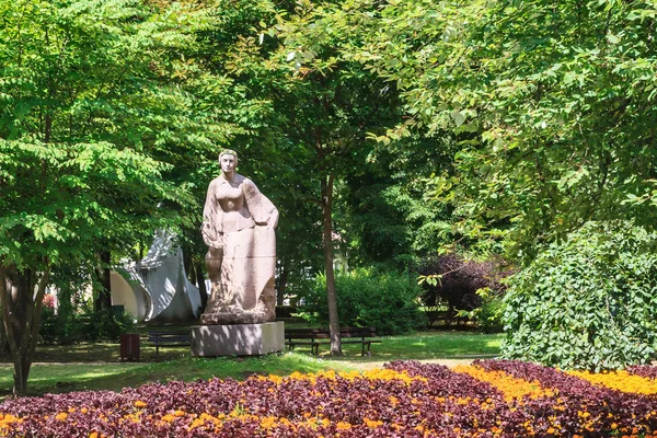 Escultura del parque "La fuente" (Prie saltinio). Druskininkai. —  Fotos de Stock