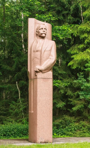 Monument to Mickevicius-Kapsukas. Grutas Park. Lithuania — Stok fotoğraf