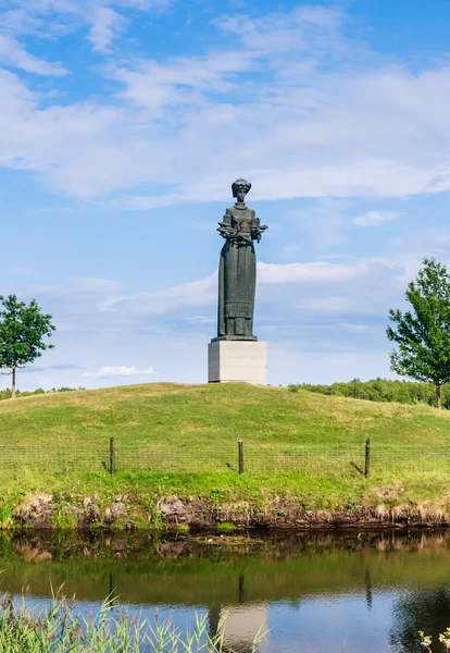 Scultura "La madre di Kryzkalnis Skye". Grutas Park. Lituania — Foto Stock