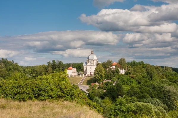 Vista do conjunto arquitetônico do século XVIII. Liskiava. Lituânia — Fotografia de Stock