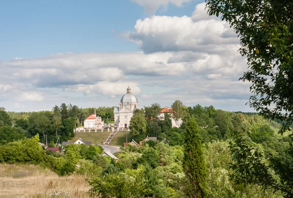 Veduta dell'insieme architettonico del XVIII secolo. Liskiava. Lituania — Foto Stock