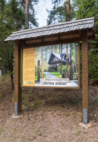 Manténganse informados. Museo Bosque de ecos (Girios aidas). Druskininkai, Lituania — Foto de Stock