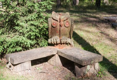 Ahşap heykel. Müze orman (Girios aidas) yankıları. Druskininkai, Litvanya