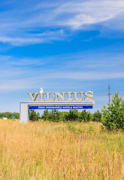 Pointer of Vilnius with a sculpture of an angel — Stockfoto