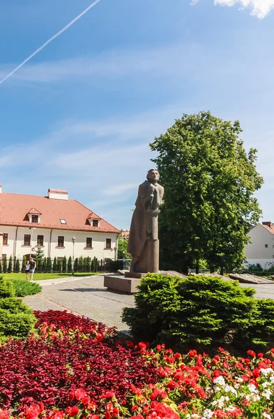 Um monumento a Adam Mickiewicz, Vilnius, Lituânia — Fotografia de Stock