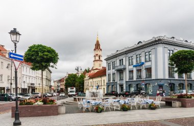 Görünümü Town Hall Meydanı ve sokak Raitininku. Vilnius