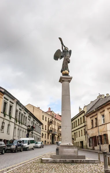 Anjo de Bronze - um dos símbolos dos artistas "da república" uzupis e seu patrono. Vilnius. — Fotografia de Stock