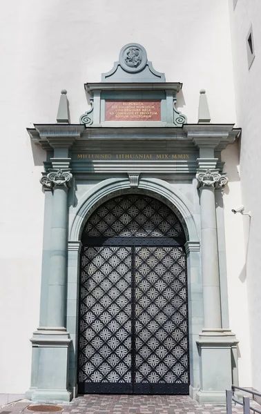 Inträde till palatset i storhertigarna av Litauen. Vilnius, Lithuania — Stockfoto