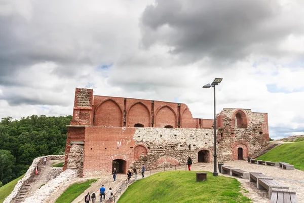 De bouw van het oude arsenaal. Castle Hill. Vilnius — Stockfoto