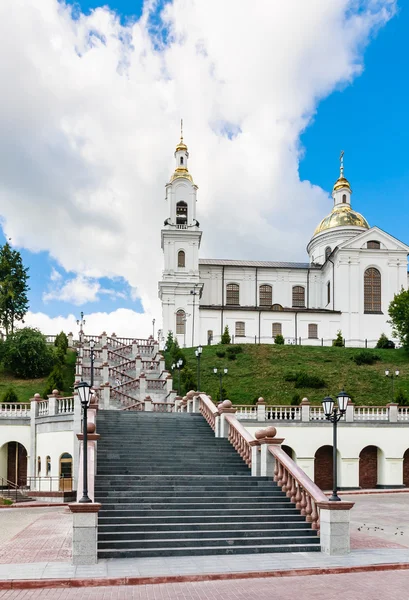 Vitebsk. Vista de la Catedral de la Asunción. Bielorrusia — Foto de Stock