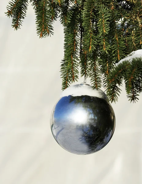 Weihnachtsbaum mit Dekoration — Stockfoto