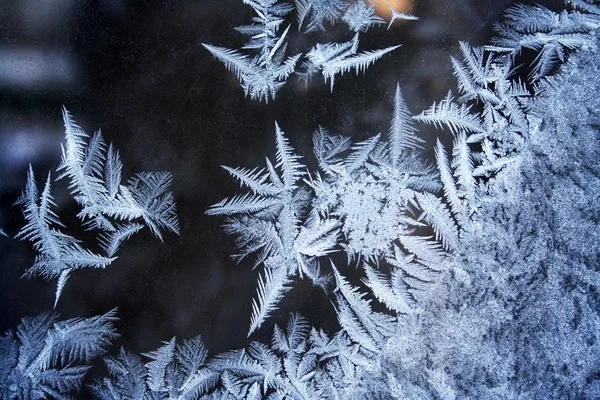 Frostmönster på fönstret — Stockfoto