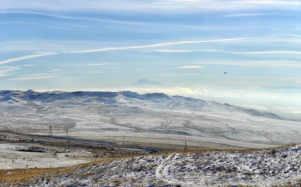 Vue depuis le mont Strizhament. Région de Stavropol, Caucase du Nord. R — Photo