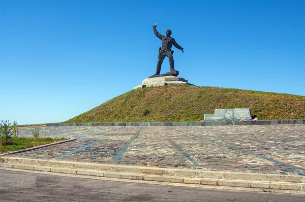 Monumento em honra do feito heroico de oficiais políticos do th — Fotografia de Stock