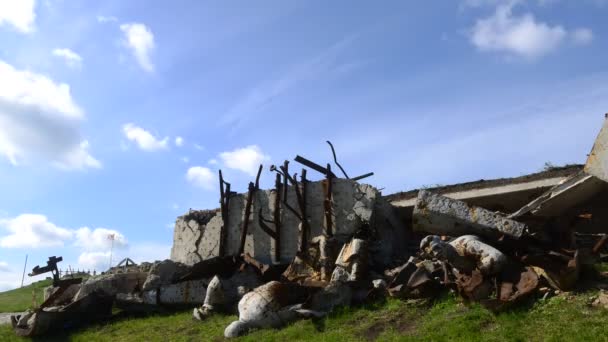 Minnesmärke komplex på toppen av Saur-Graves — Stockvideo