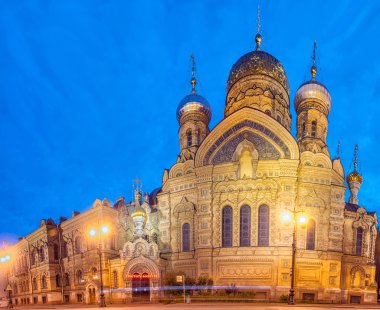 Tapınak varsayım üzerine Leytenanta Shmidta Emb. Saint-Petersburg