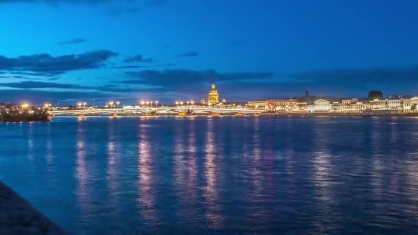 Bebådelsen Bridge, vindbryggan, bron över floden Neva, Sankt Petersburg, Ryssland. — Stockvideo