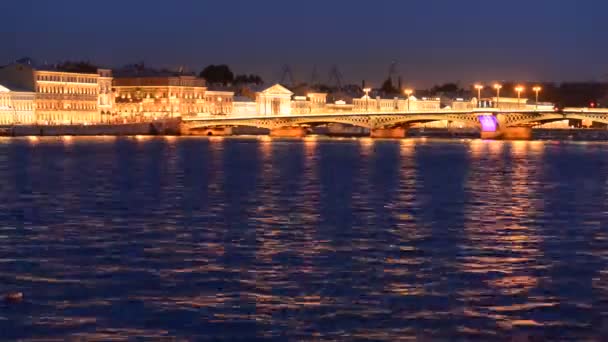 Ponte dell'Annunciazione, ponte levatoio, ponte sul fiume Neva, San Pietroburgo, Russia — Video Stock