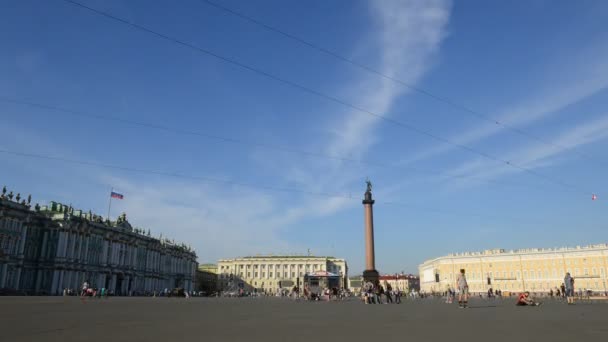 Ermitázs és a palota tér, a St. Petersburg Sándor-oszlop — Stock videók