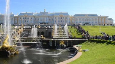 Saint-Petersburg, Rusya-16 Haziran 2016: Peterhof, Rusya Federasyonu, Kral'ın Sarayı ve Çeşme grand cascade, St. Petersburg çevresinde