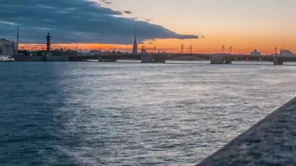 Palace Bridge (Dvortsoviy en). Beyaz geceler. Saint Petersburg, Rusya Federasyonu — Stok video