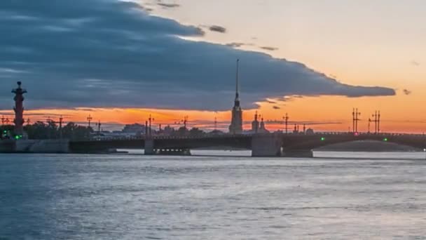 The Palace Bridge (Dvortsoviy Most) (em inglês). Noites Brancas. São Petersburgo, Rússia — Vídeo de Stock