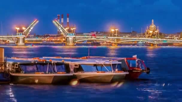 Bebådelsen Bridge, vindbryggan, bron över floden Neva, Sankt Petersburg, Ryssland — Stockvideo