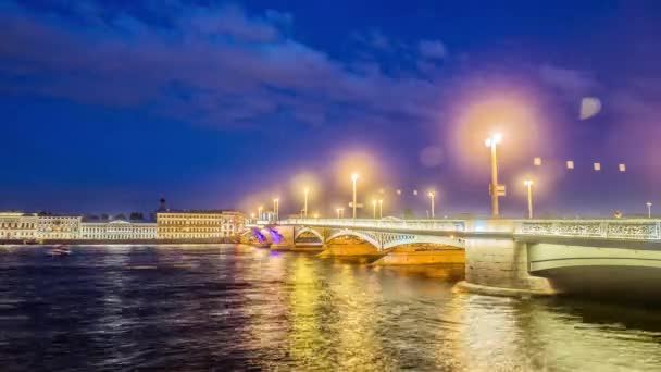 Puente de la Anunciación, puente levadizo, puente sobre el río Neva, San Petersburgo, Rusia — Vídeos de Stock