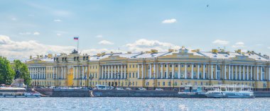 Senato ve kavuşum St Petersburg Rusya binalar