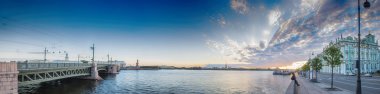 Saint Petersburg, Rusya 'da Neva Nehri' nin güzel manzarası