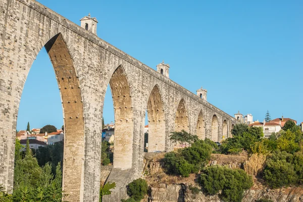 Aqueduto histórico na cidade de Lisboa construído no século XVIII, P — Fotografia de Stock