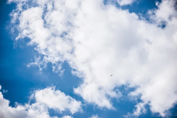 Langit biru dan awan putih — Stok Foto