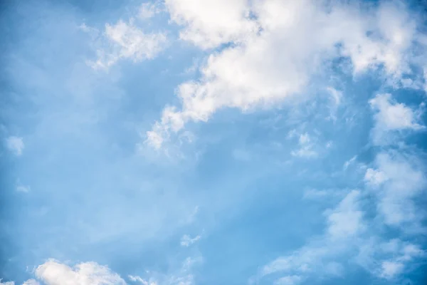 Langit biru dan awan putih — Stok Foto