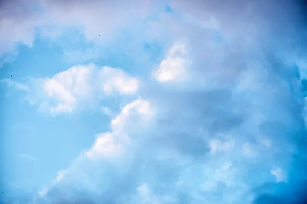 Langit biru dan awan putih — Stok Foto