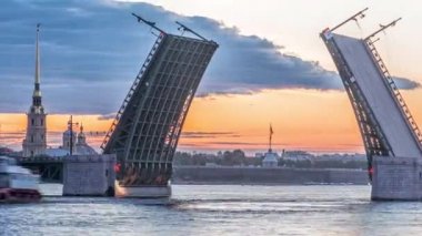 Palace Bridge (Dvortsoviy en). Beyaz geceler. Saint Petersburg, Rusya Federasyonu.