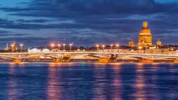 受胎告知橋、跳ね橋、ネバ、サンクトペテルブルク、ロシアの川の橋. — ストック動画