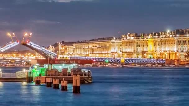 Palace Bridge (Dvortsoviy de flesta). Vita nätter. Sankt Petersburg, Ryssland. — Stockvideo