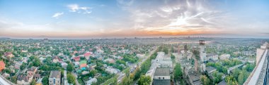 Bulutlu şehir manzarası Donetsk,