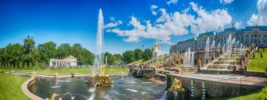 Pertergof, Saint-Petersburg, Rusya 'da büyük şelale.