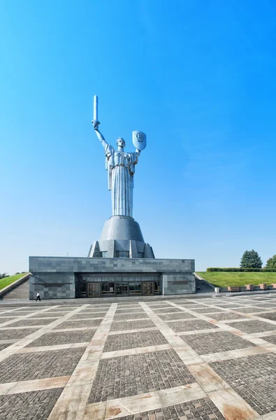 Moeder van het vaderland monument in Kiev, Oekraïne. De Skulptur — Stockfoto