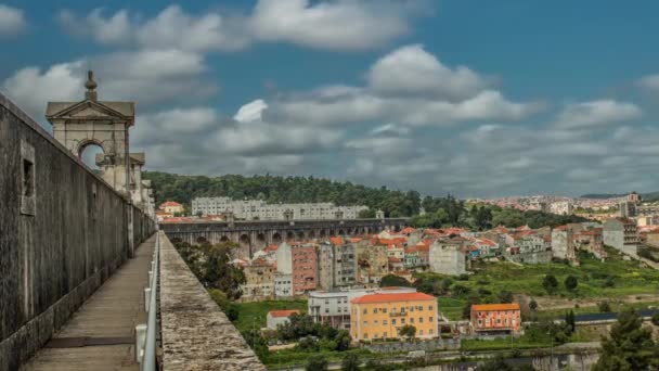 Acueducto histórico en la ciudad de Lisboa construido en el siglo XVIII, Portugal — Vídeos de Stock