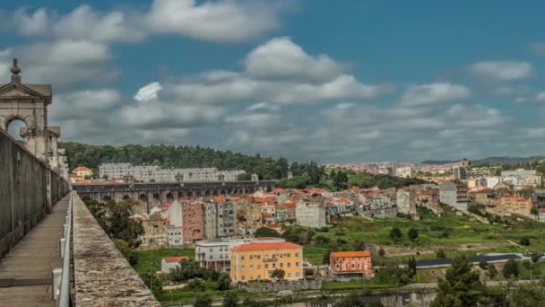 Aqueduc historique dans la ville de Lisbonne construit au 18ème siècle, Portugal — Video