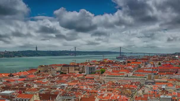 Lisabon je hlavním městem Portugalska. Je to kontinentální evropské nejzápadnější hlavní město. — Stock video