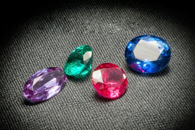 güzel parlak taşlar