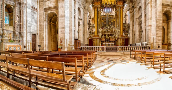 Interior de la Basílica de Estrela en Lisboa, Portugal — Foto de Stock