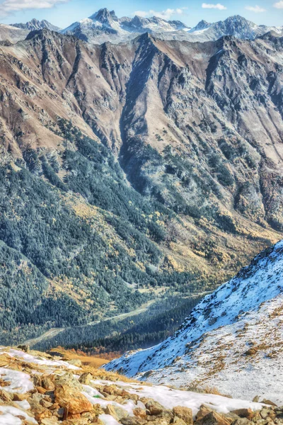 Dombai。ロシアのコーカサス地方のロッキー山脈の風景 — ストック写真