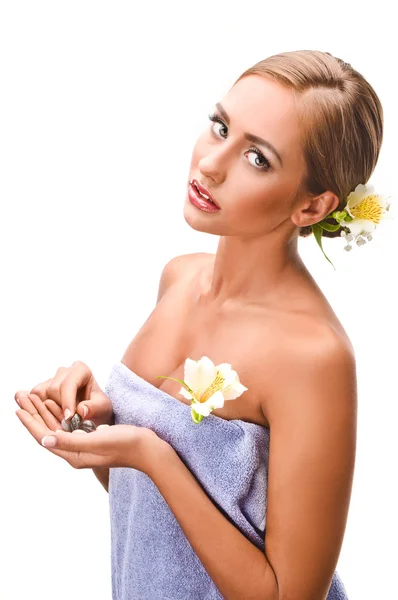 Feminino durante o procedimento luxuoso de massagem — Fotografia de Stock