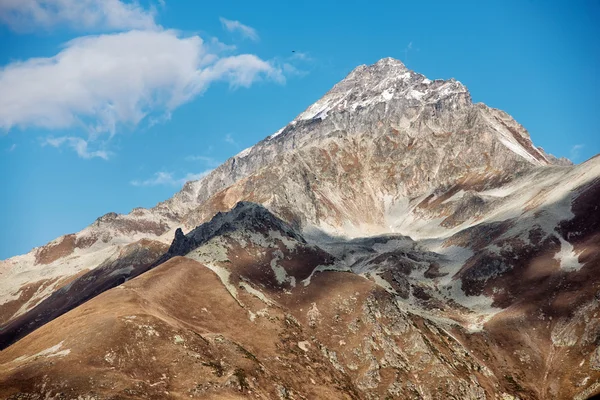Dombai. Landskapet i Klippiga bergen i Kaukasus-regionen i Ryssland — Stockfoto